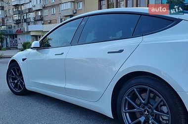 Tesla Model 3  2021
