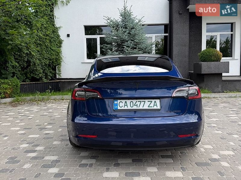 Седан Tesla Model 3 2021 в Києві