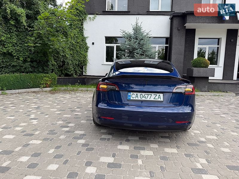 Седан Tesla Model 3 2021 в Києві