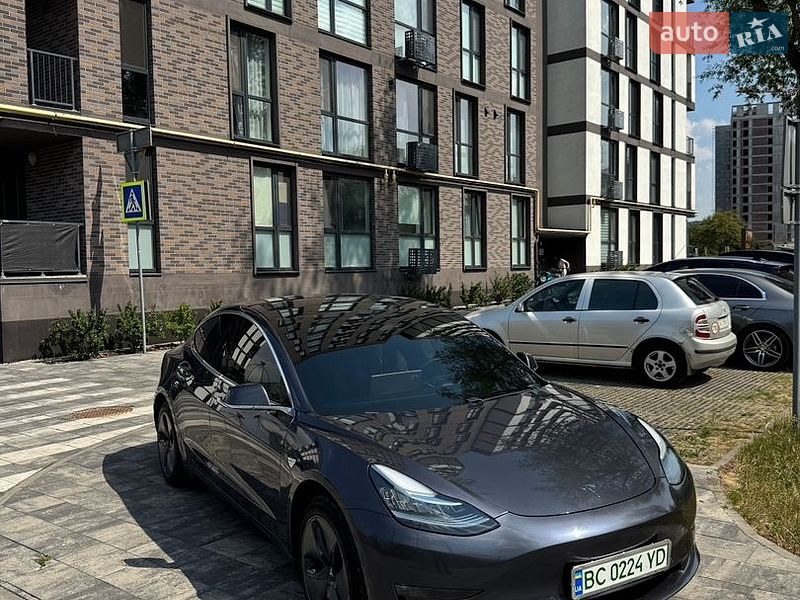 Седан Tesla Model 3 2020 в Жовкве фото Седан Tesla Model 3 2020 в Жовкве