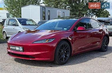 Tesla Model 3  2024