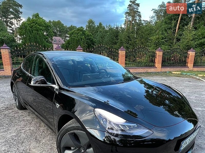 Седан Tesla Model 3 2019 в Рівному