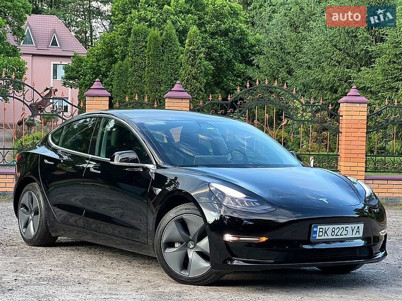 Седан Tesla Model 3 2019 в Рівному