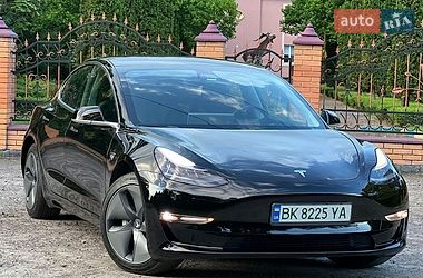Седан Tesla Model 3 2019 в Рівному