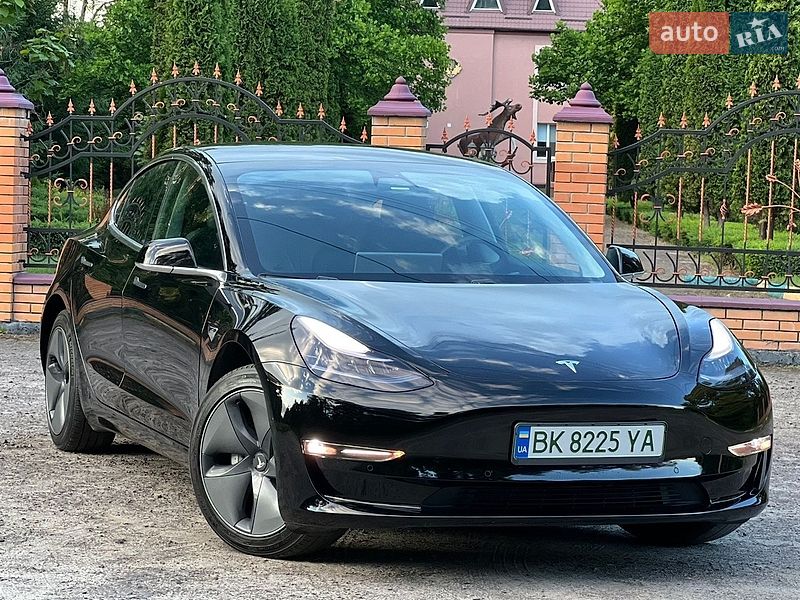 Седан Tesla Model 3 2019 в Рівному