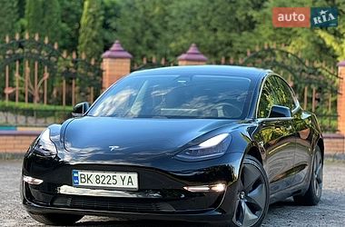 Седан Tesla Model 3 2019 в Рівному