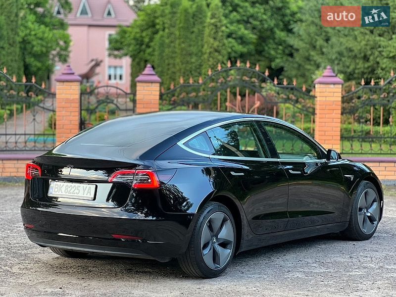 Седан Tesla Model 3 2019 в Рівному