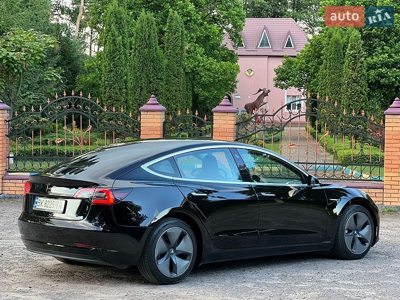 Седан Tesla Model 3 2019 в Рівному