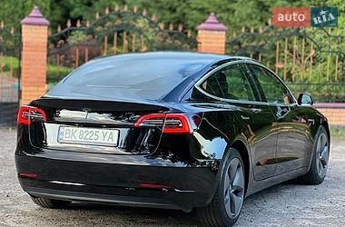 Седан Tesla Model 3 2019 в Рівному