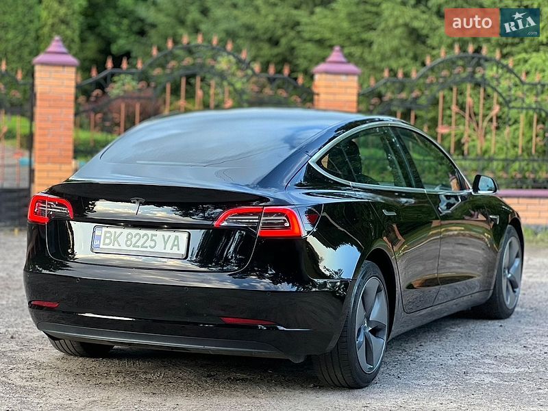 Седан Tesla Model 3 2019 в Рівному