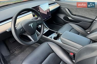 Седан Tesla Model 3 2019 в Рівному