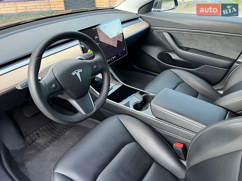 Седан Tesla Model 3 2019 в Рівному