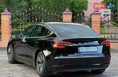 Седан Tesla Model 3 2019 в Рівному