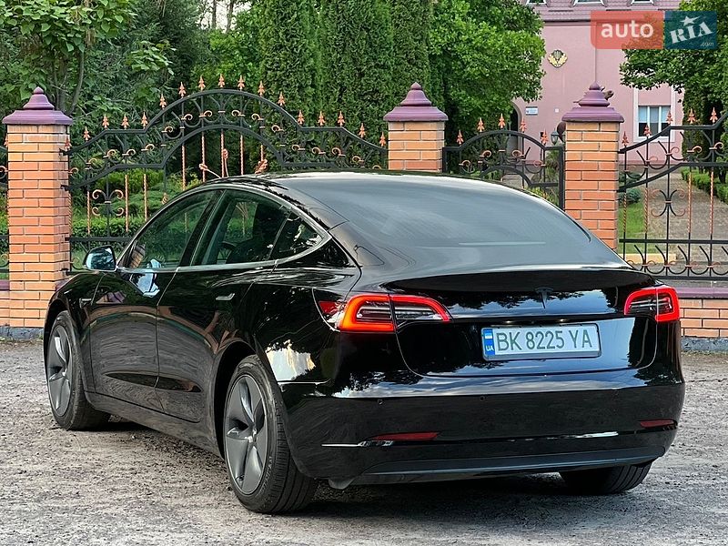 Седан Tesla Model 3 2019 в Рівному