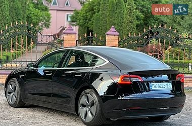 Седан Tesla Model 3 2019 в Рівному
