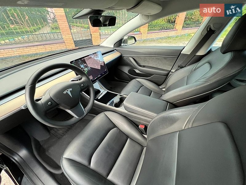 Седан Tesla Model 3 2019 в Рівному