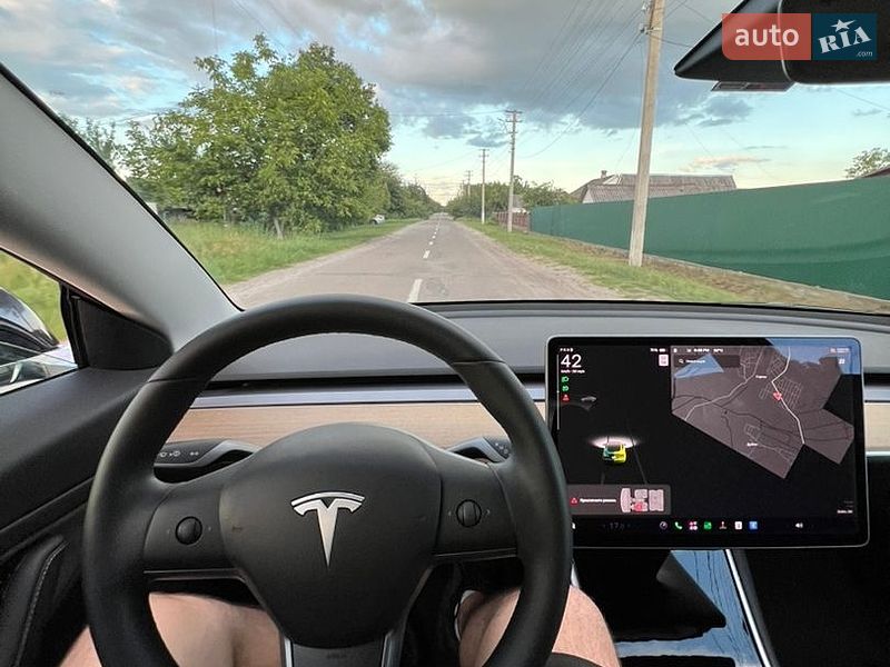 Седан Tesla Model 3 2019 в Рівному