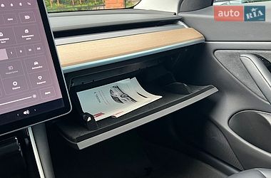 Седан Tesla Model 3 2019 в Рівному