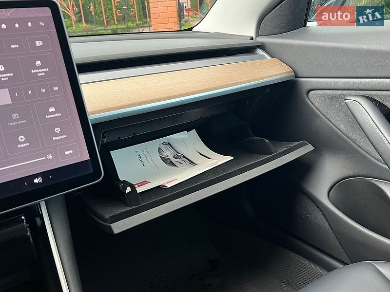 Седан Tesla Model 3 2019 в Рівному
