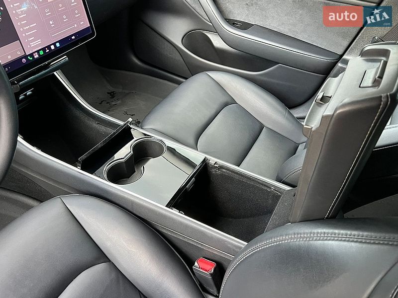 Седан Tesla Model 3 2019 в Рівному