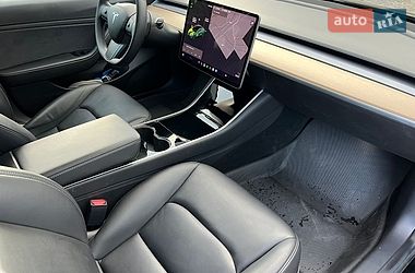 Седан Tesla Model 3 2019 в Рівному