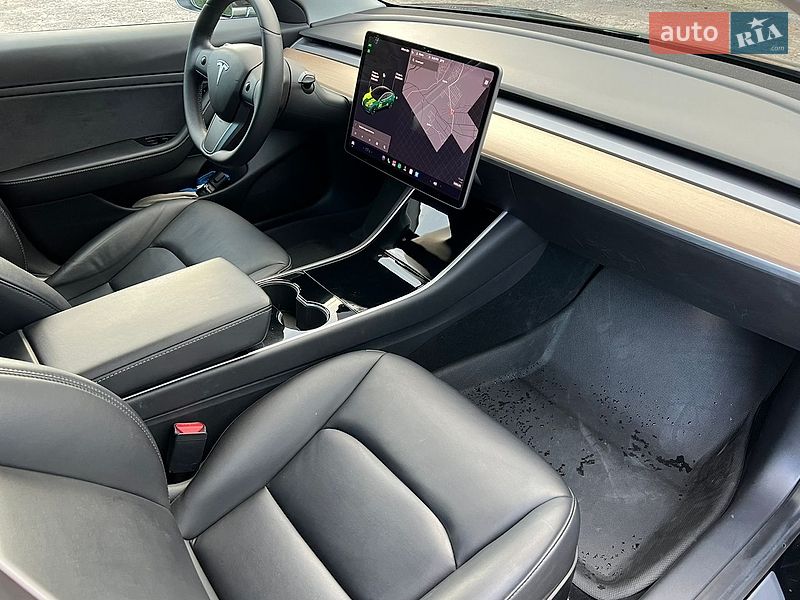 Седан Tesla Model 3 2019 в Рівному