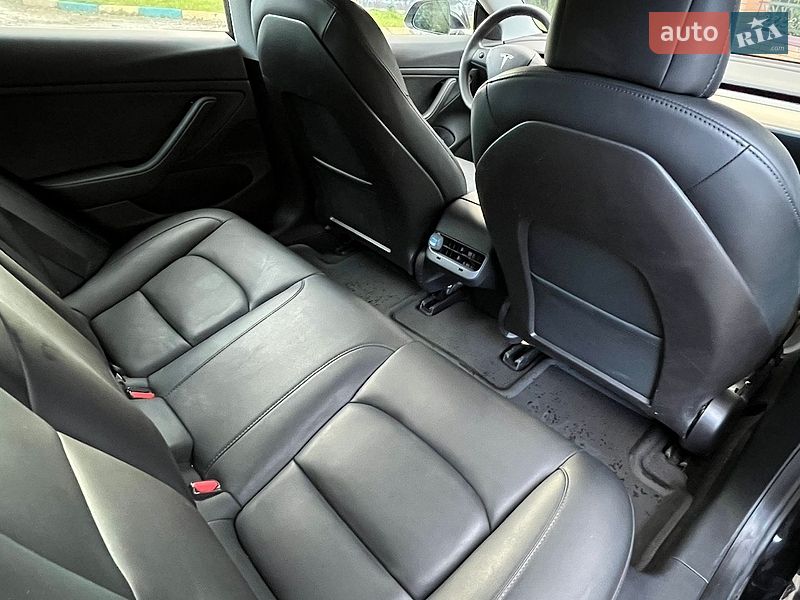 Седан Tesla Model 3 2019 в Рівному