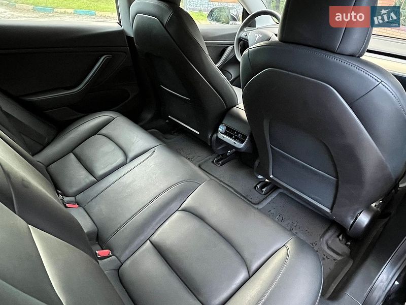 Седан Tesla Model 3 2019 в Рівному