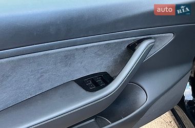Седан Tesla Model 3 2019 в Рівному
