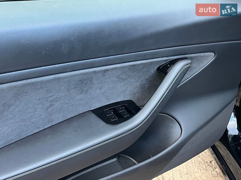 Седан Tesla Model 3 2019 в Рівному