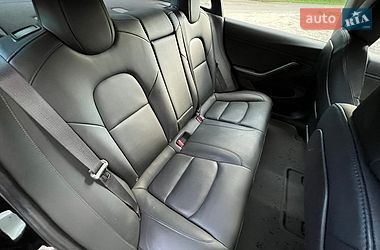 Седан Tesla Model 3 2019 в Рівному