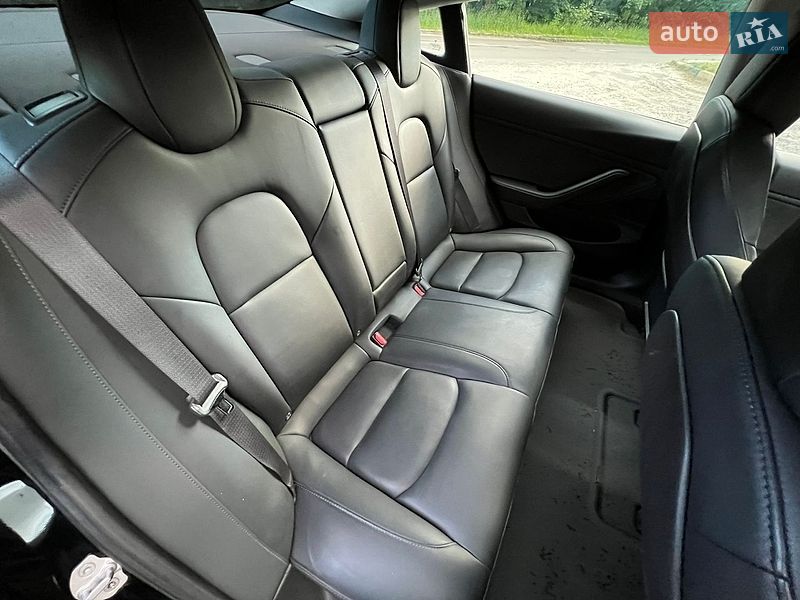 Седан Tesla Model 3 2019 в Рівному