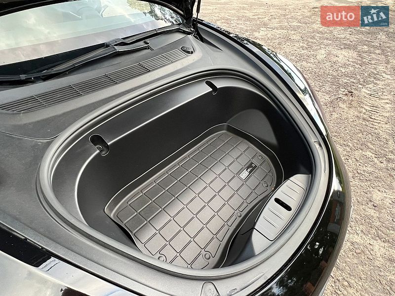 Седан Tesla Model 3 2019 в Рівному