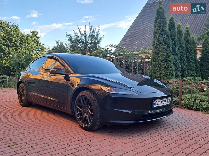 Tesla Model 3 2024