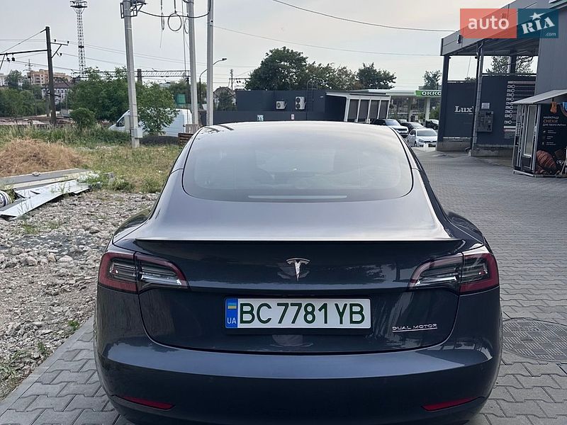 Седан Tesla Model 3 2022 в Львове