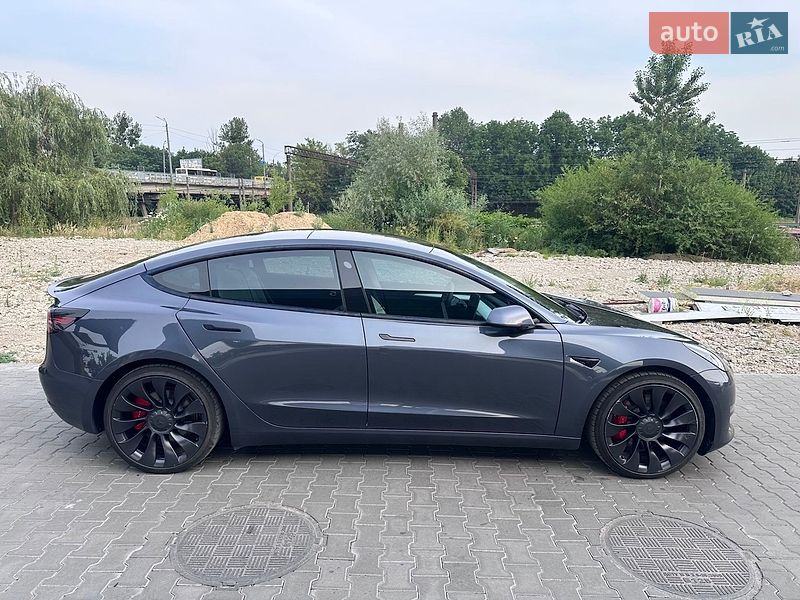Седан Tesla Model 3 2022 в Львове