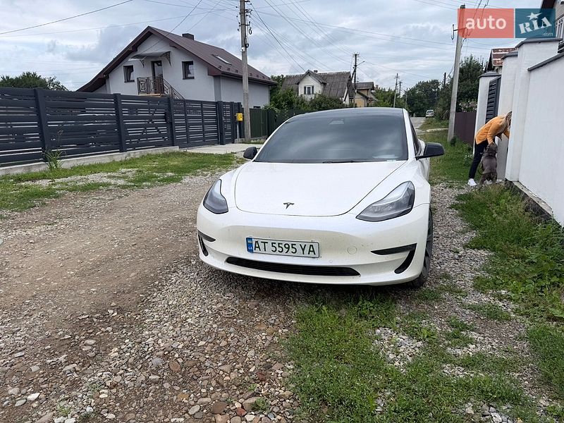 Седан Tesla Model 3 2022 в Ивано-Франковске
