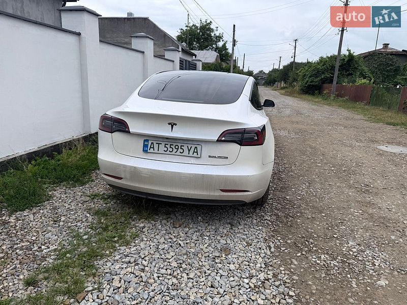 Седан Tesla Model 3 2022 в Ивано-Франковске