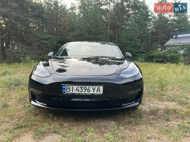 Седан Tesla Model 3 2022 в Полтаві