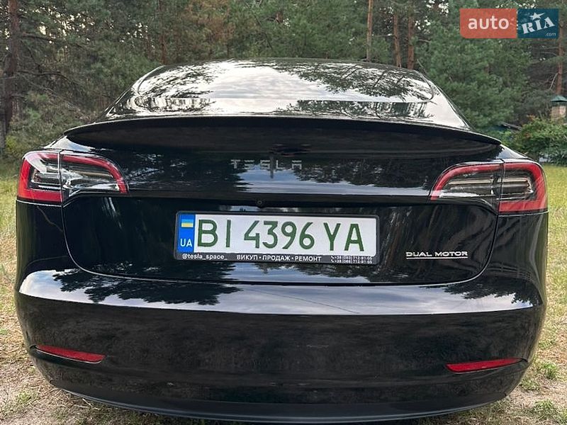 Седан Tesla Model 3 2022 в Полтаві