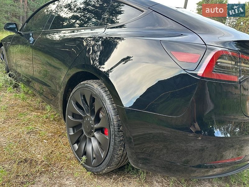Седан Tesla Model 3 2022 в Полтаві