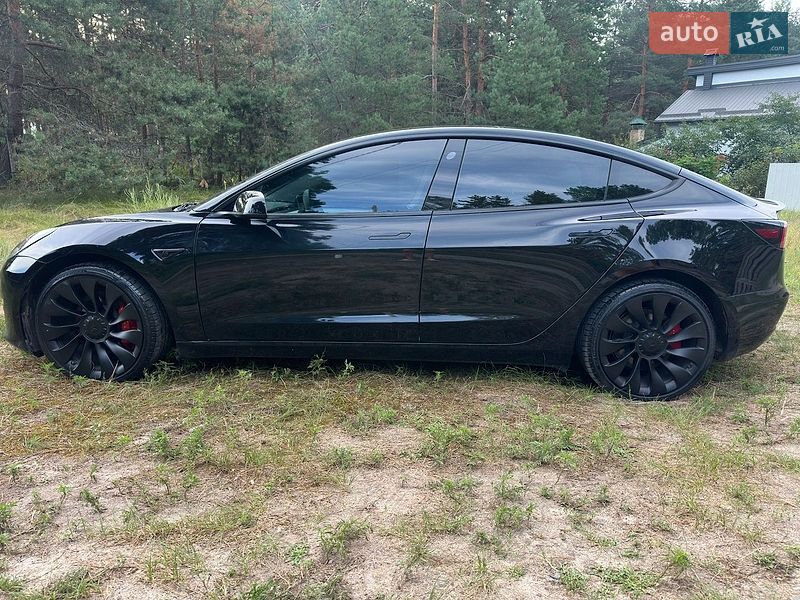 Седан Tesla Model 3 2022 в Полтаві