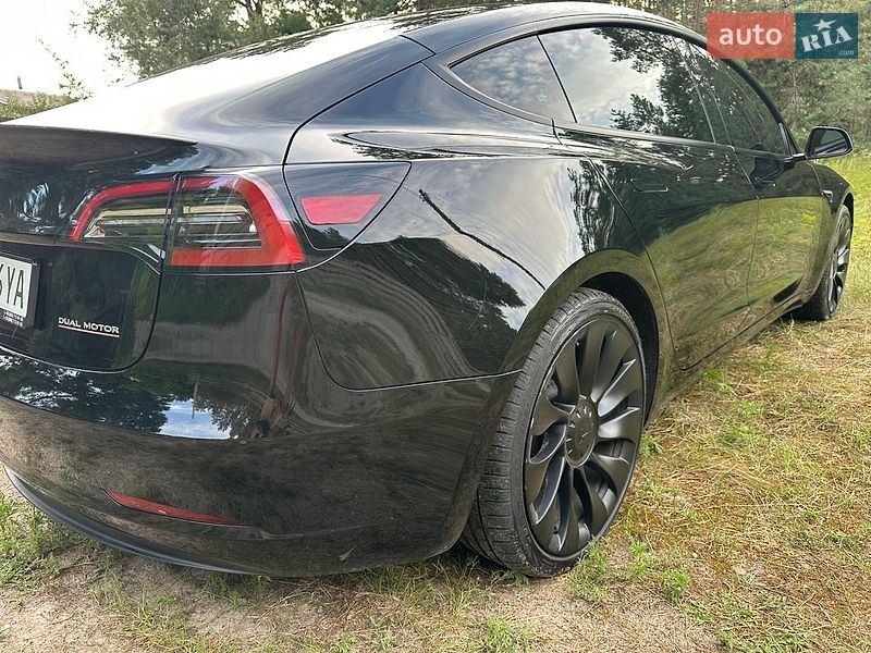 Седан Tesla Model 3 2022 в Полтаві