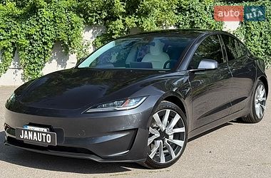 Tesla Model 3  2025