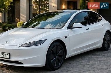 Tesla Model 3 2024