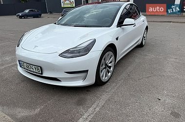 Tesla Model 3  2022