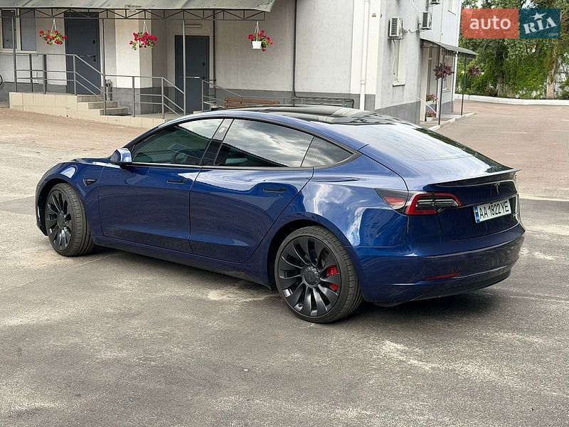 Седан Tesla Model 3 2023 в Києві