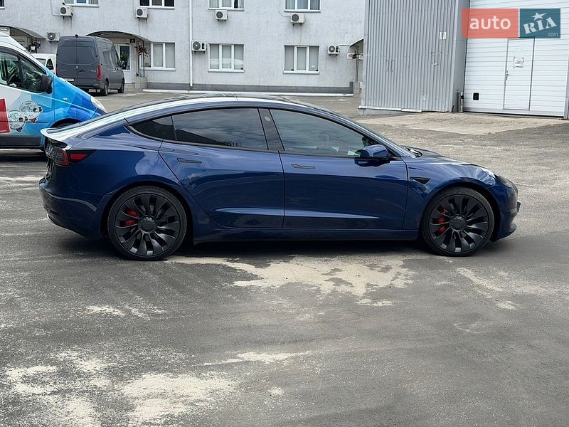 Седан Tesla Model 3 2023 в Києві