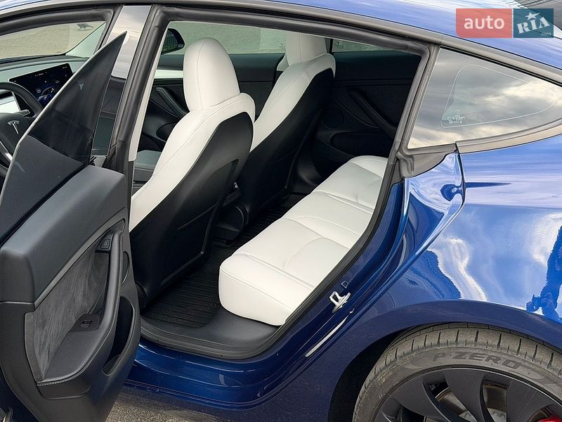 Седан Tesla Model 3 2023 в Києві