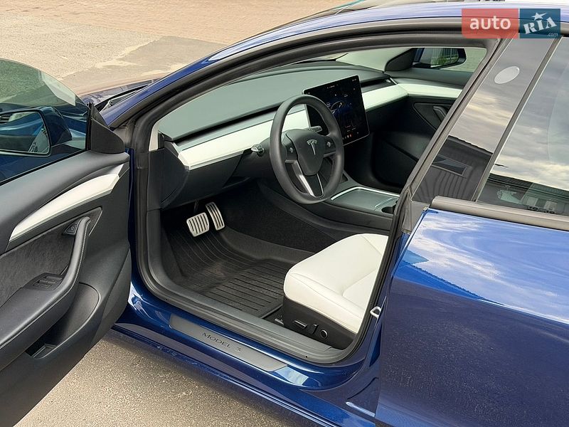 Седан Tesla Model 3 2023 в Києві